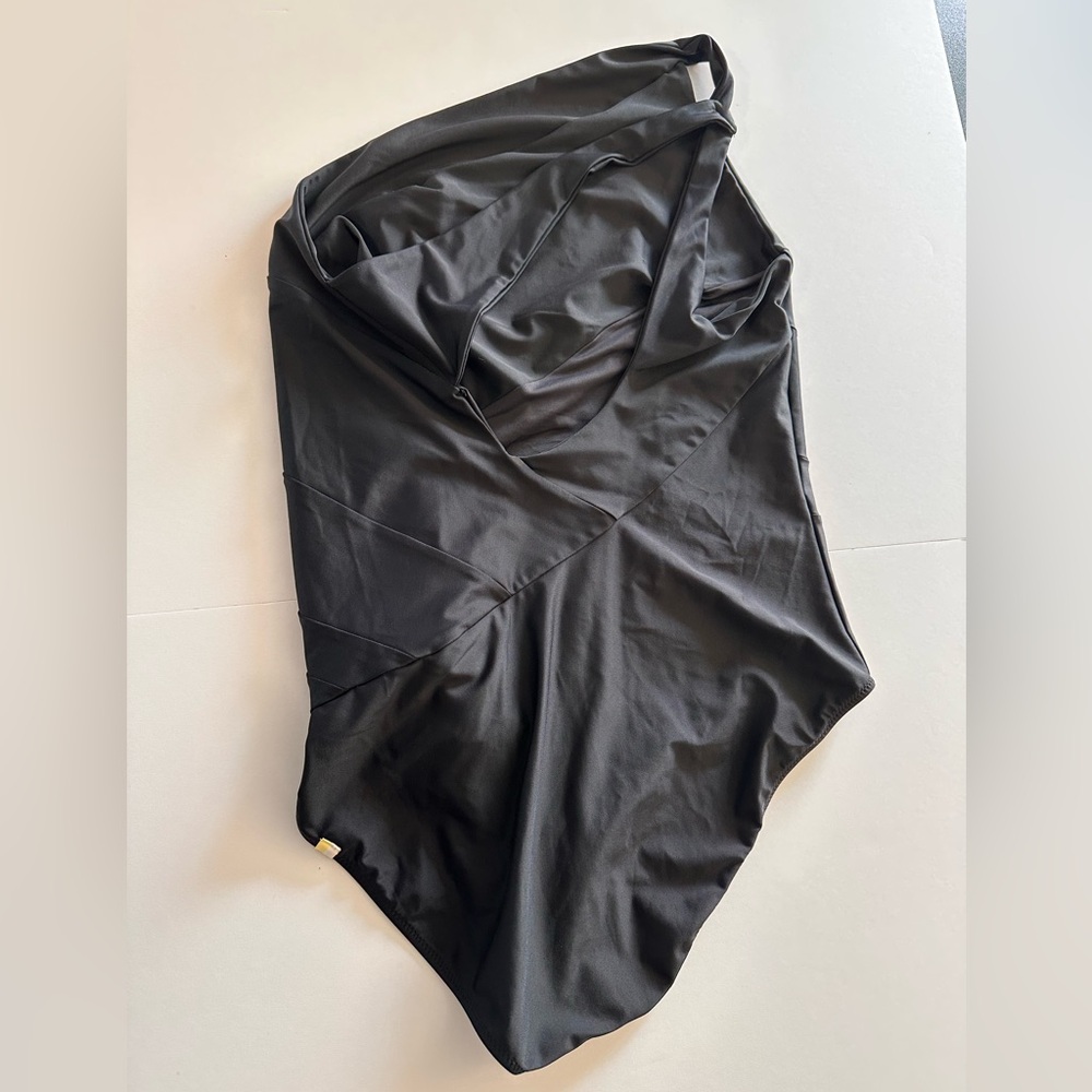 Summersalt The Sidestroke One-Shoulder One-Piece Swimsuit - Black 16 - Picture 4 of 7
